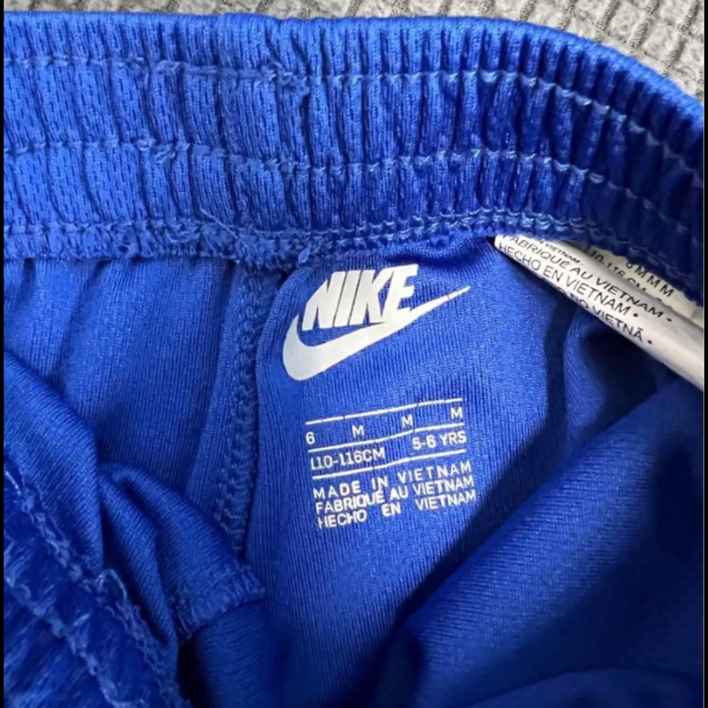 4 pairs of Nike Shorts - Picture 2 of 4